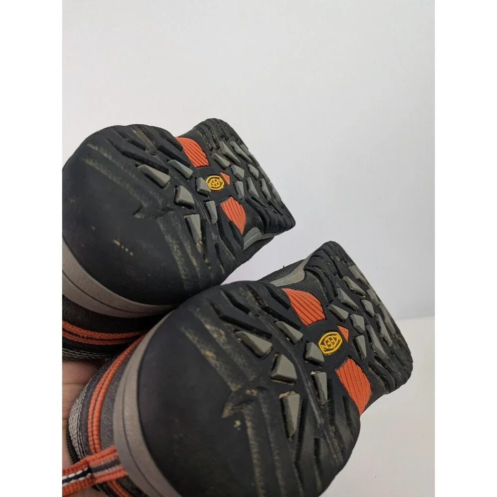 Keen Boys Sz 5 Targhee Hiking Trail Shoes Waterproof Bungee Pull Active Sneakers